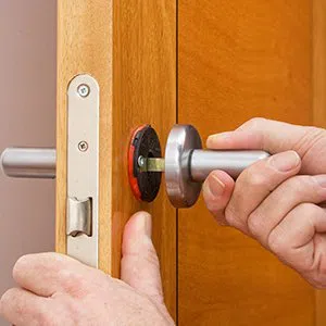 Father Son Locksmith Store Bellwood, IL 708-247-1990 - broken-key-extraction
